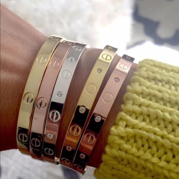 1 Oak Jewelry - Formal Comfortable Gold Wrap Around Screw Bracelet